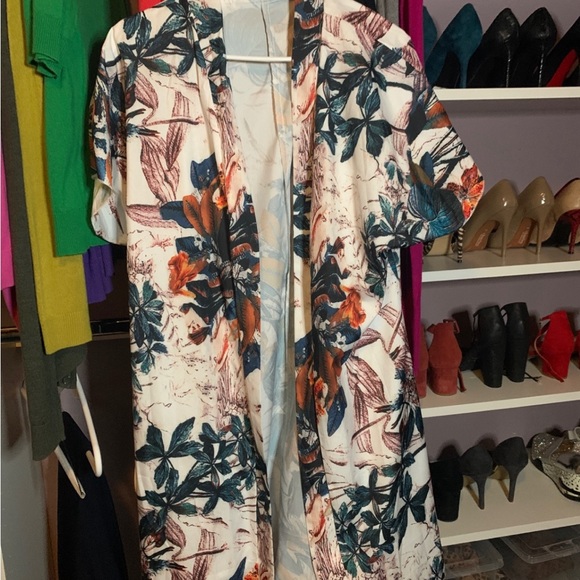 Floral cover up, never worn - Picture 2 of 2